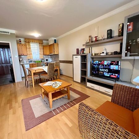 Luxus Golf Apartment Buk Luaran gambar
