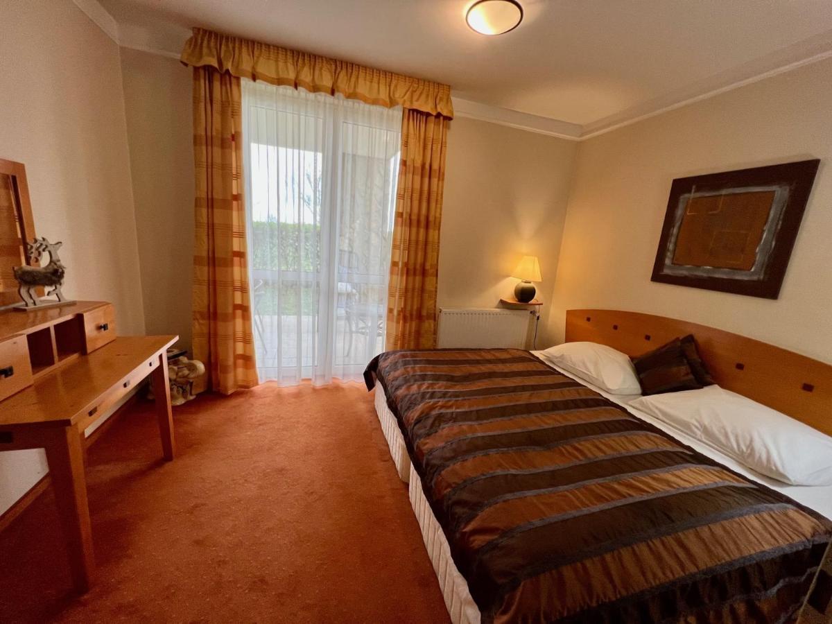 Luxus Golf Apartment Buk Luaran gambar